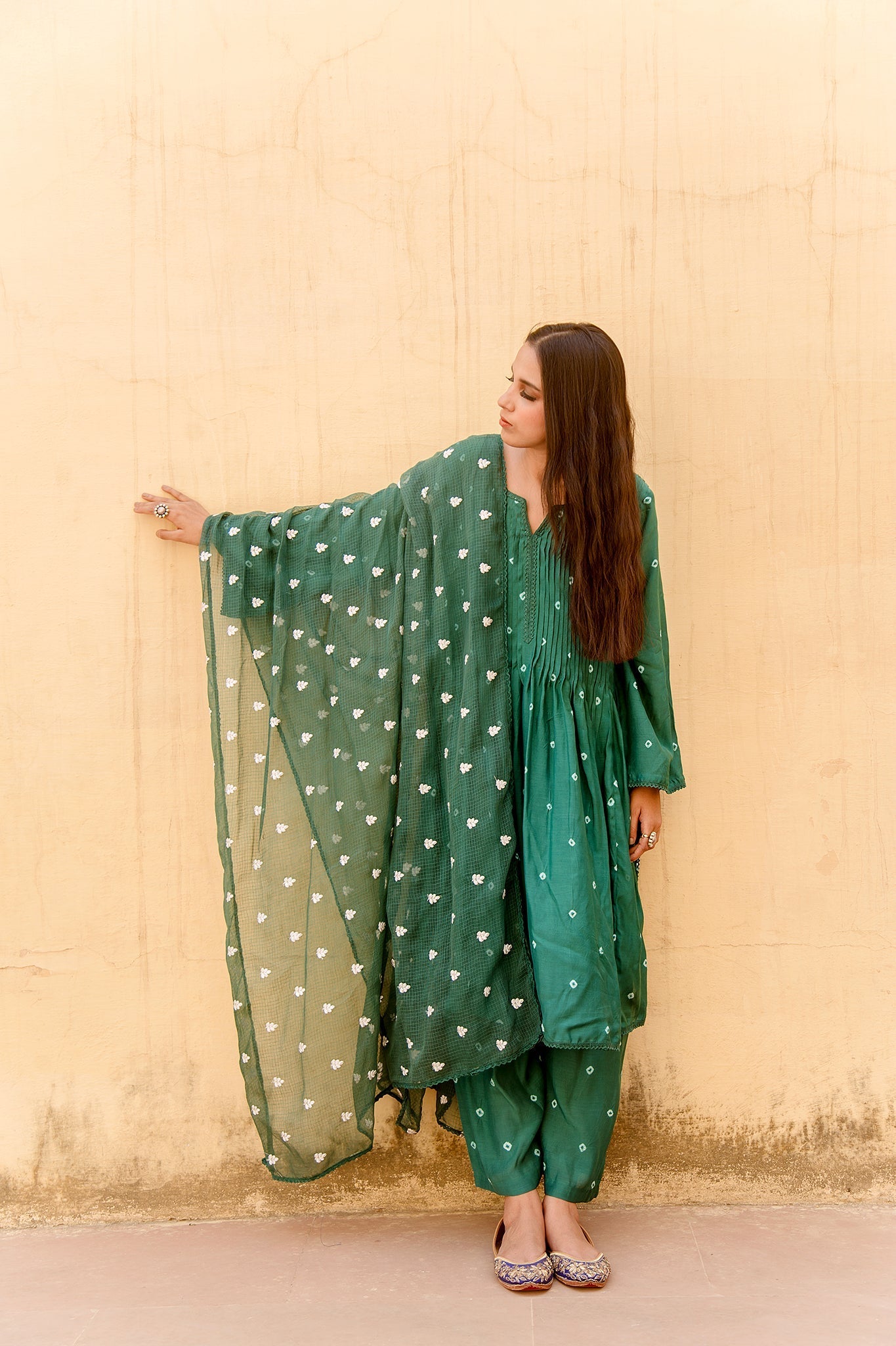 Tie Die Bandhani Cotton Ada Green Mudal Kurta Set With Doriya Dupatta