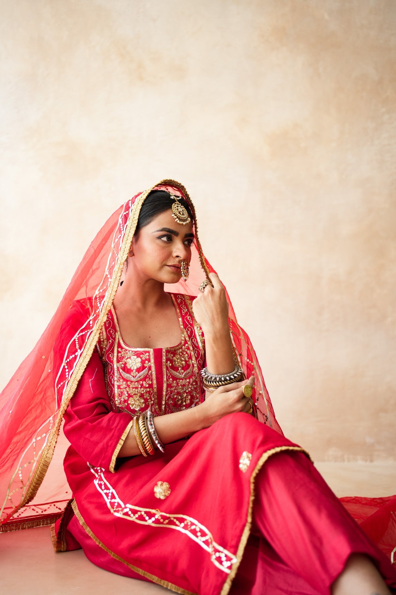 Tara Red Straight Set