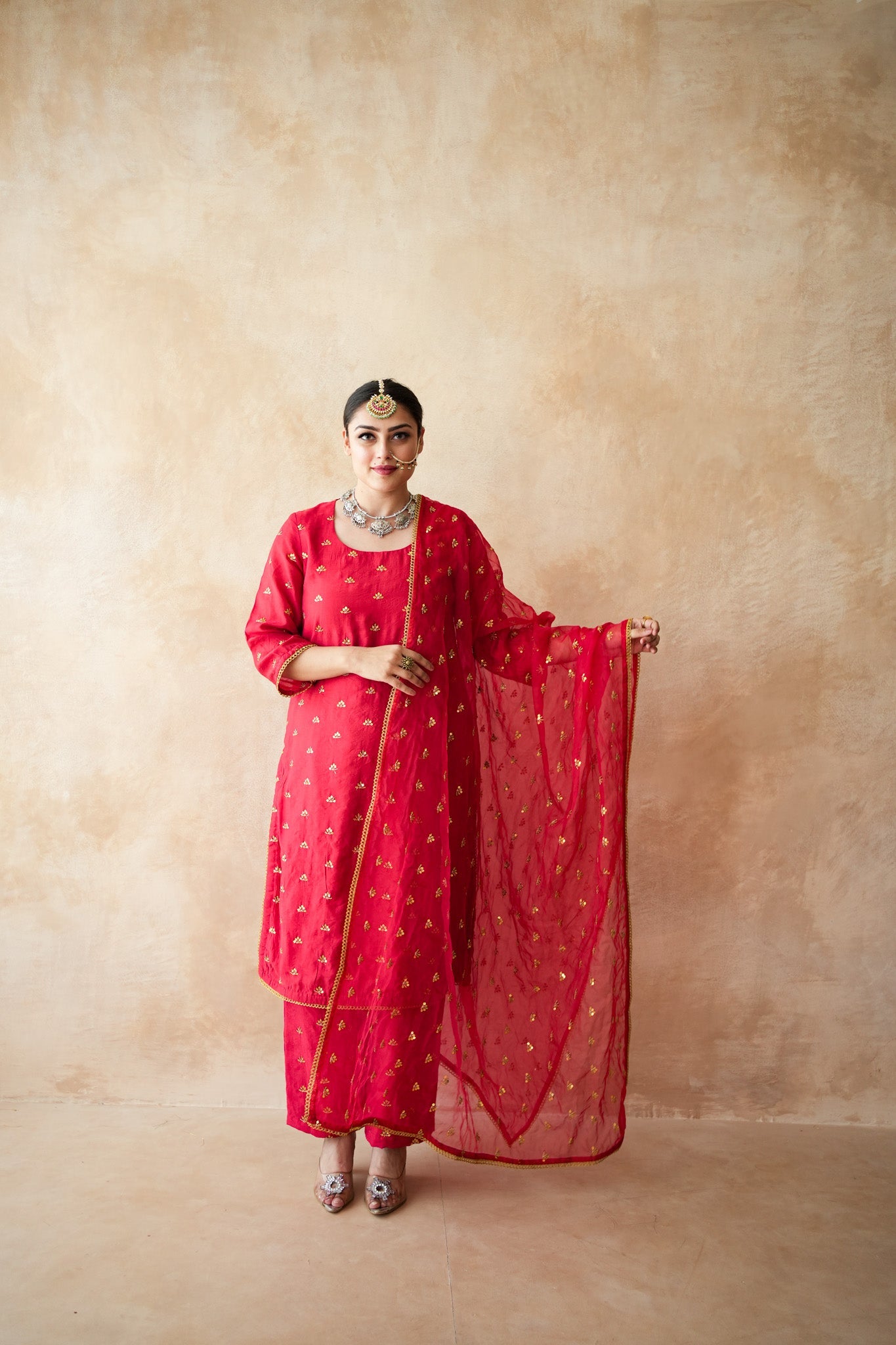 Meera Red Straight Set