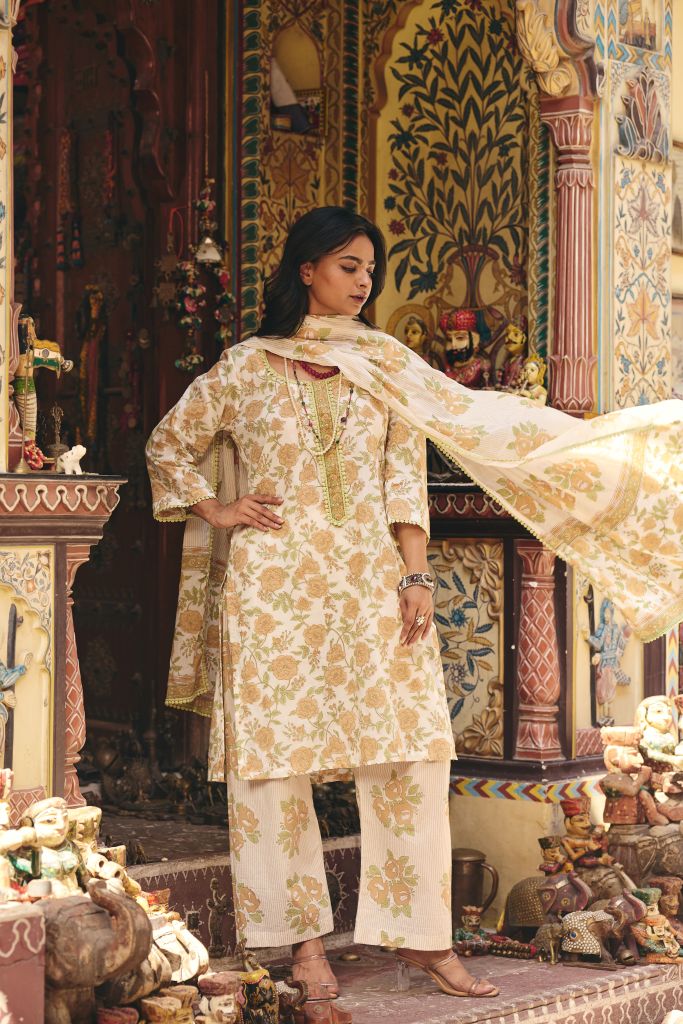 Hiba White Straight Set