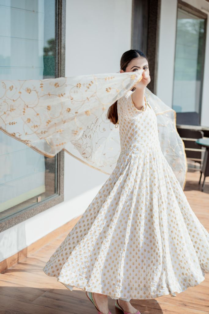 Zuri Offwhite Anarkali Set