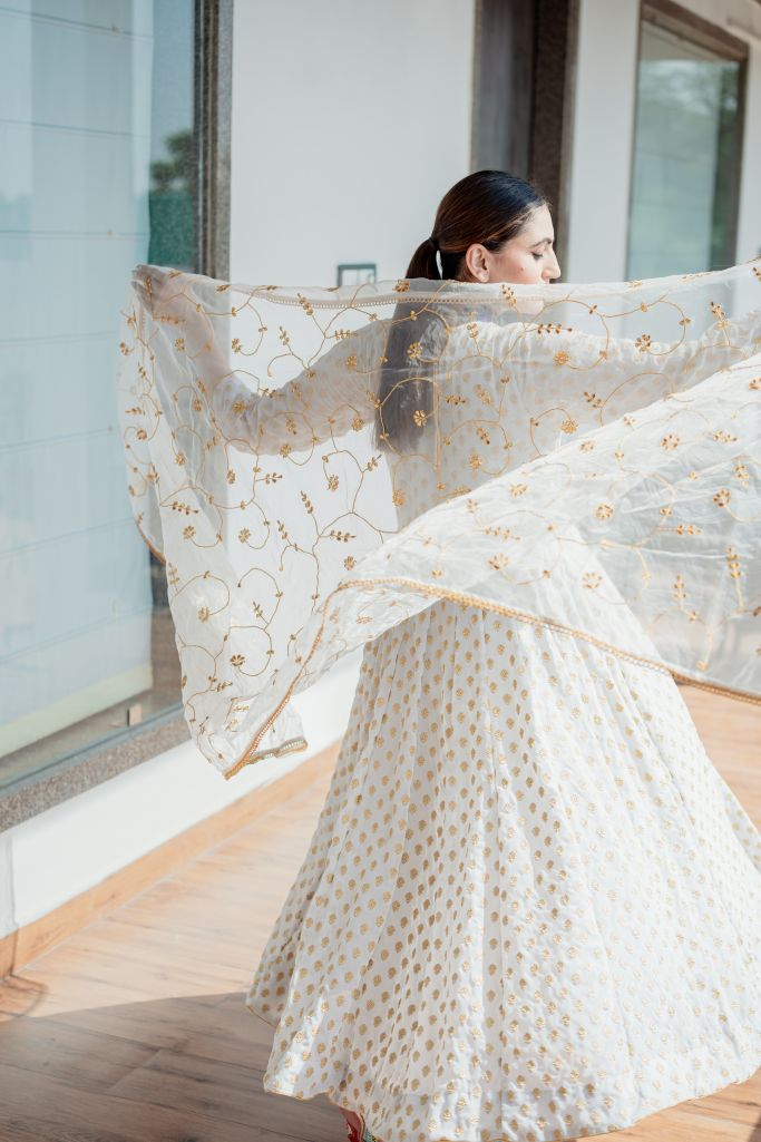 Zuri Offwhite Anarkali Set