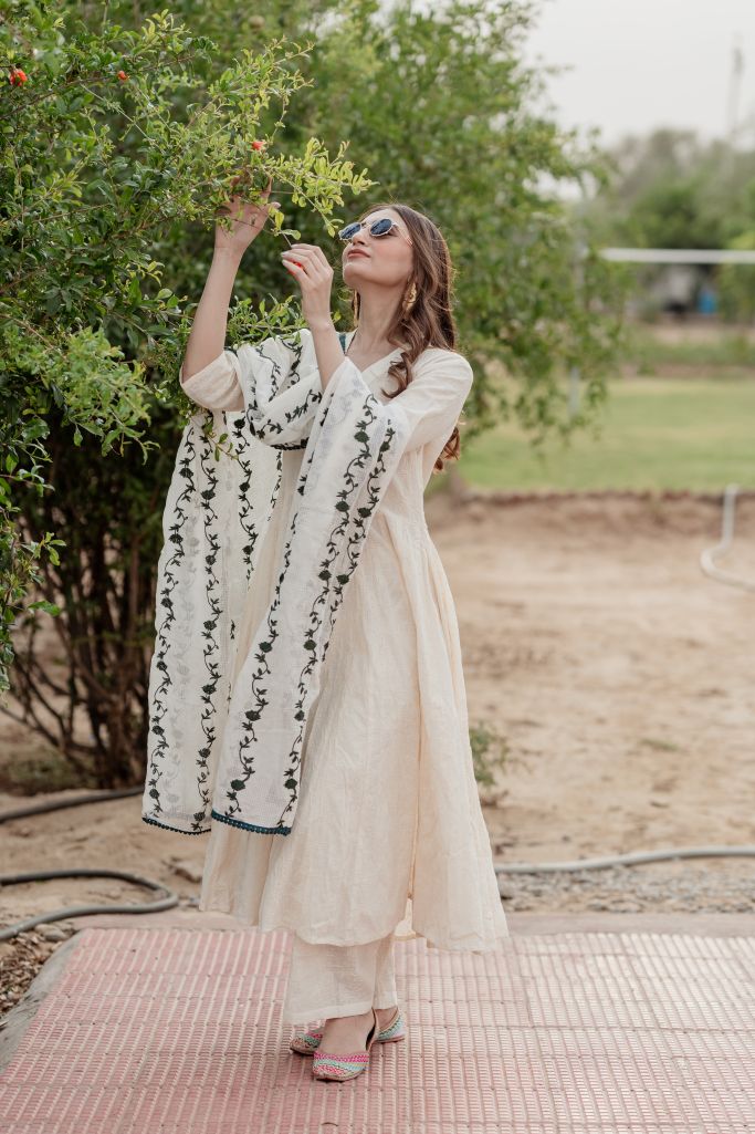 Mira Offwhite Anarkali With Green Embroidery Dupatta