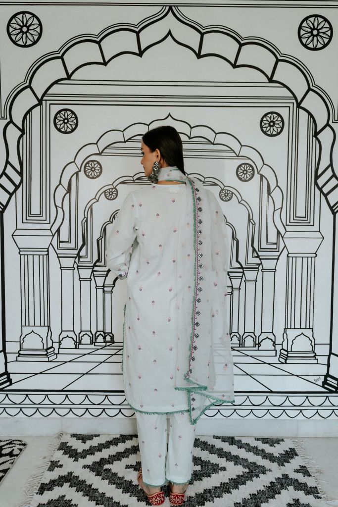 Niha Sky Straight Set