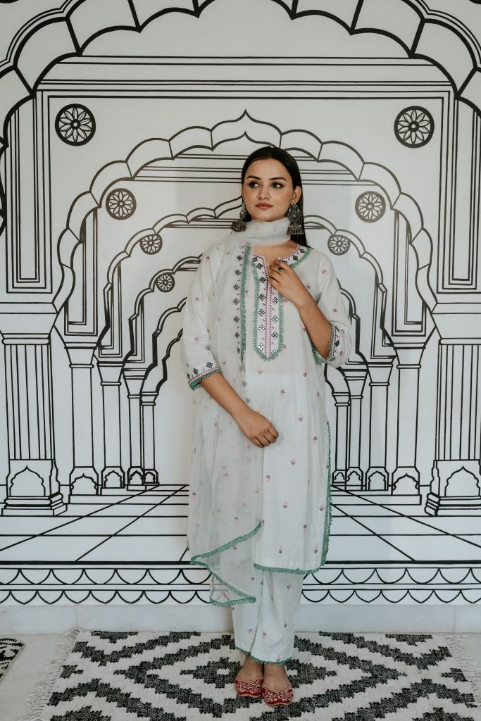 Niha Sky Straight Set