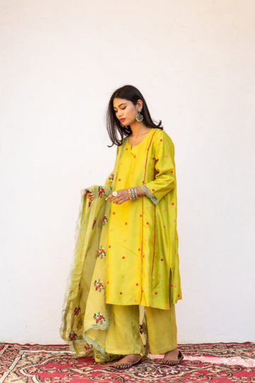 Muslin Amaira Green Straight Kurta Set With Organza Dupatta