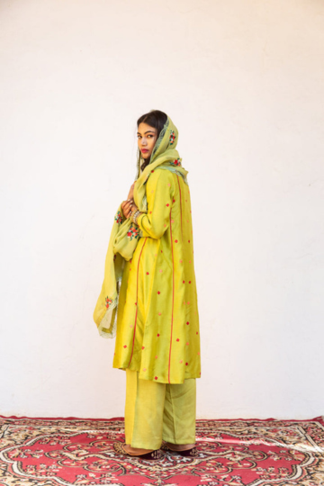 Muslin Amaira Green Straight Kurta Set With Organza Dupatta