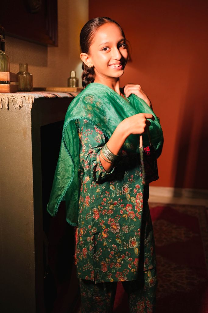 Sheena Green Straight Set