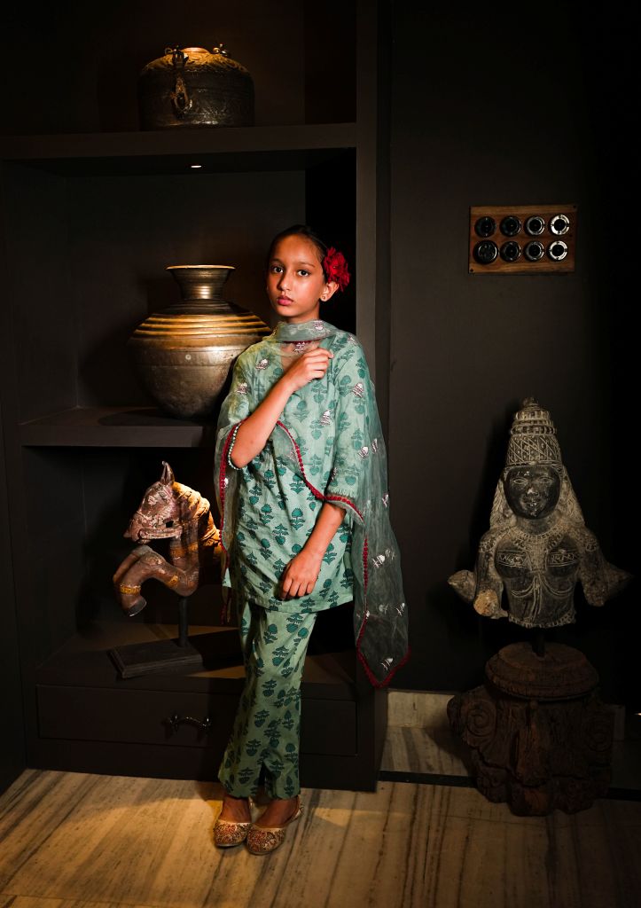 Sheena Light Green Straight Set