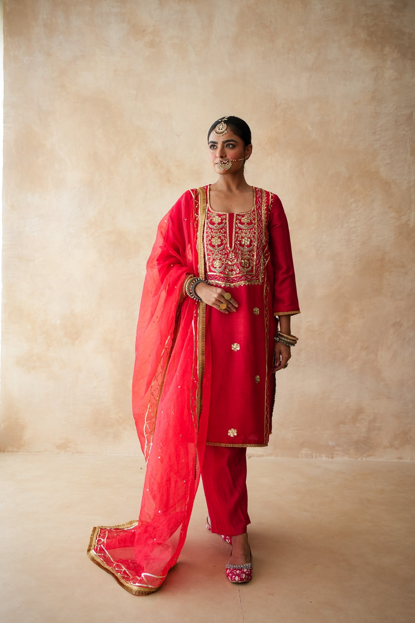 Tara Red Straight Set