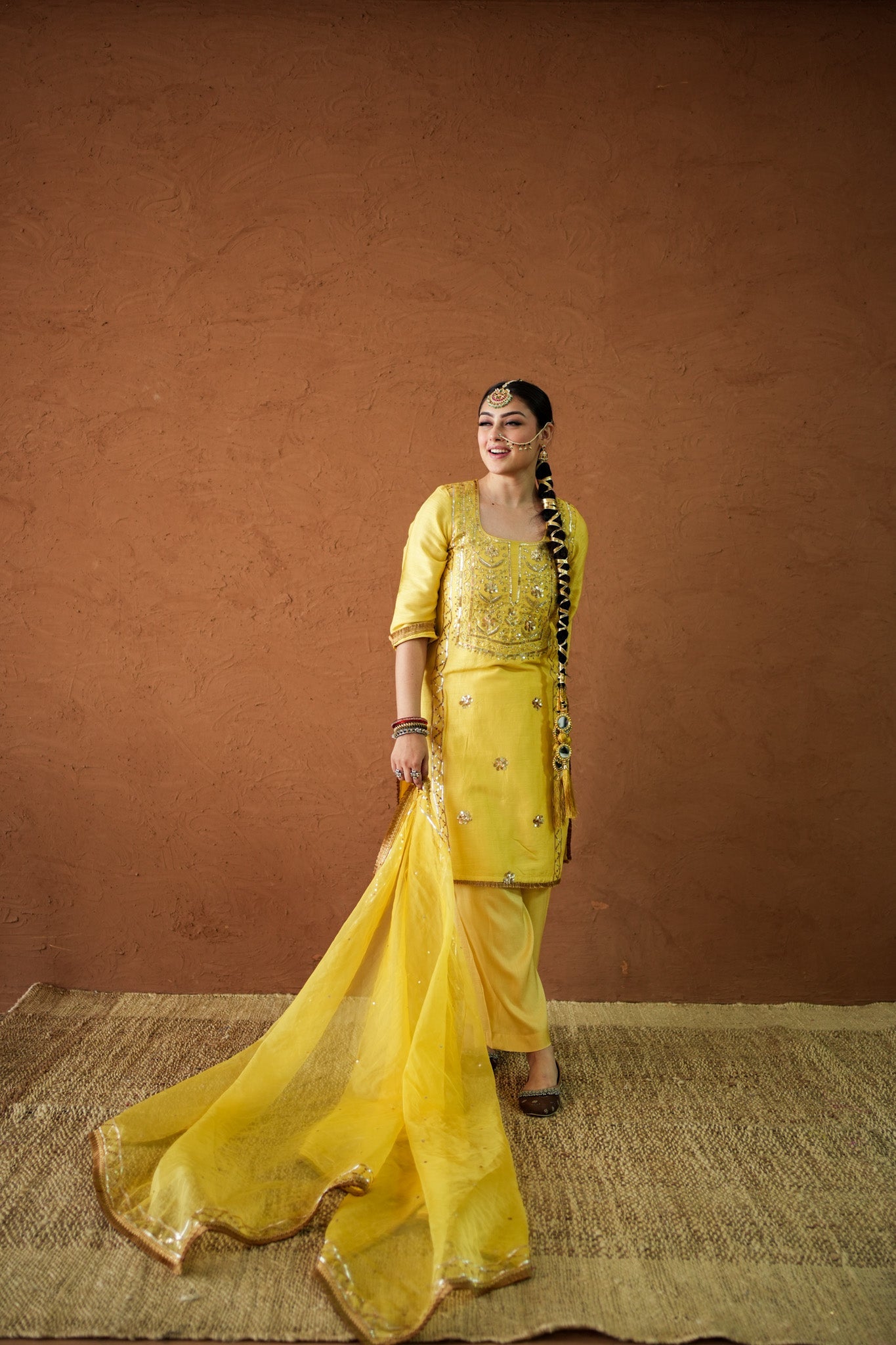 Tara Yellow Straight Set