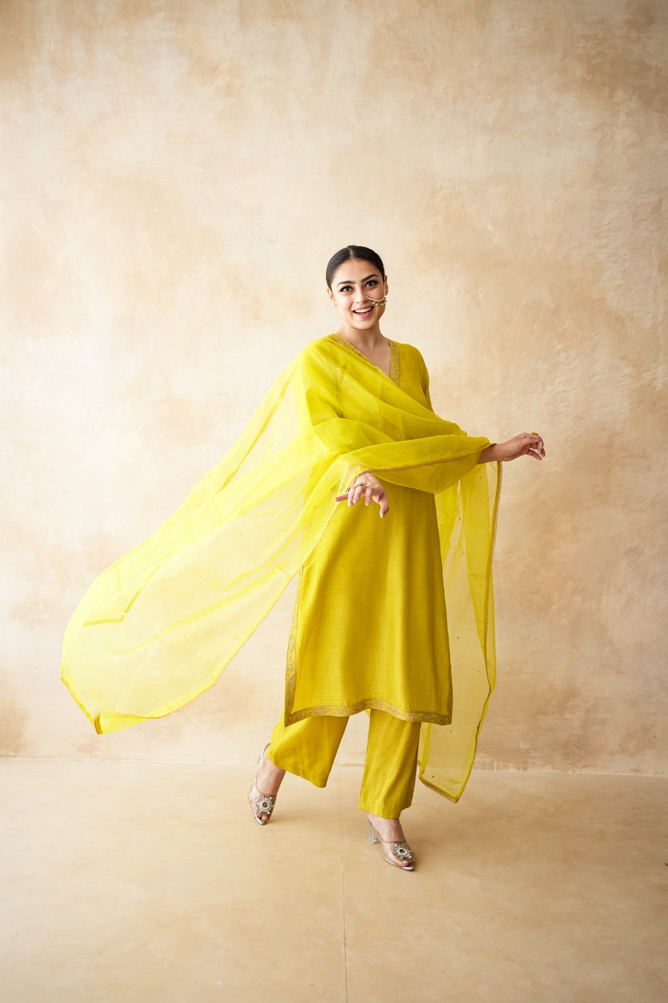 Hema Yellow Straight Set