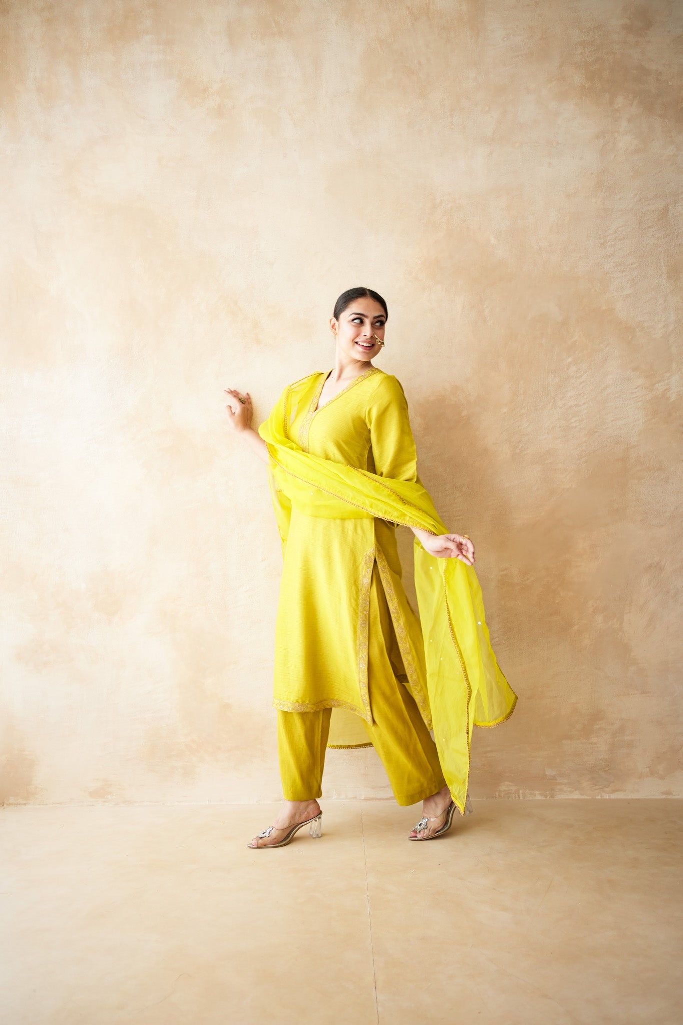 Hema Yellow Straight Set