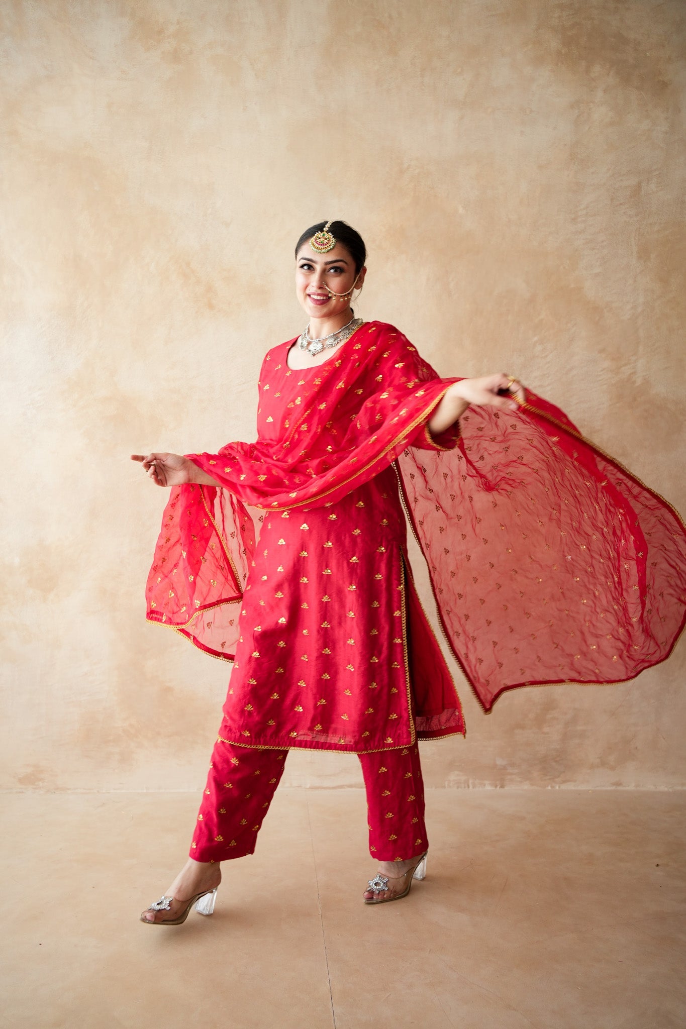 Meera Red Straight Set