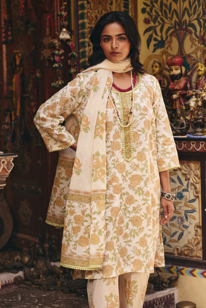 Hiba White Straight Set