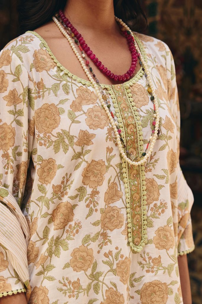 Hiba White Straight Set