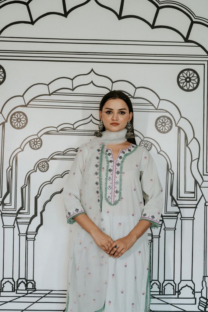 Niha Sky Straight Set