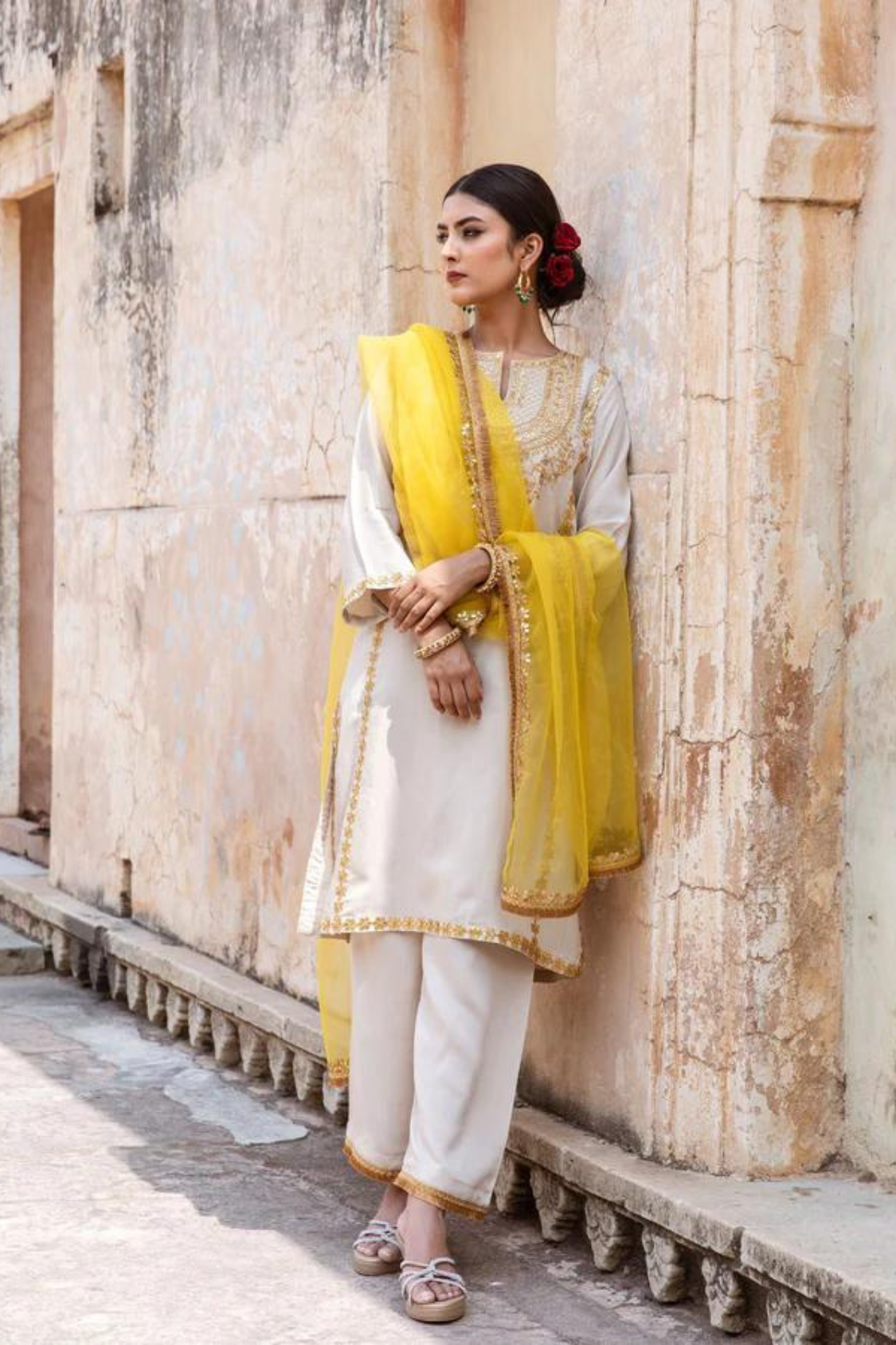 Roop Off-White Muslin Straight Kurta Set With Organza Dupatta